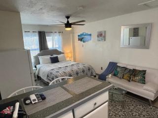 (B) Casa Azul. Minutes from the Beach & Mall - 9