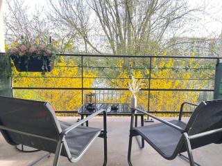 Cozy Riverfront Living, 5-Min Walk To Riverside Train - Neuilly-Plaisance - 5