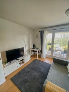 Cozy Riverfront Living, 5-Min Walk To Riverside Train - Neuilly-Plaisance - 8