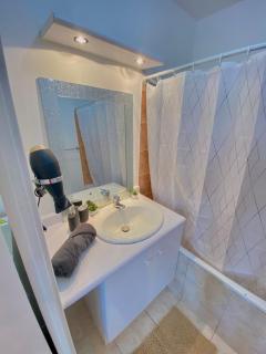 Cozy Riverfront Living, 5-Min Walk To Riverside Train - Neuilly-Plaisance - 4