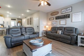 Near 76 Strip and SDC - King Beds - Stairs Required - Outdoor Pool - FREE TICKETS INCLUDED - V3103-6 - Branson - 9