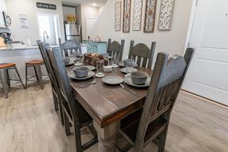 Near 76 Strip and SDC - King Beds - Stairs Required - Outdoor Pool - FREE TICKETS INCLUDED - V3103-6 - Branson - 3