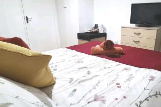 Serene Double Room - London - 9