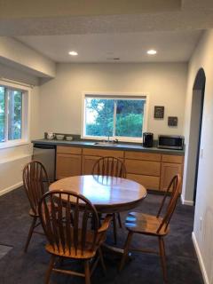 2 Bedroom Suite: Views, Private Entrance, EVchgr - 3