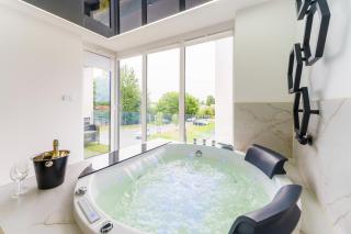 GOLDEN PEARL SPA prywatny apartament z SAUNA i JACUZZI - Colberga - 8