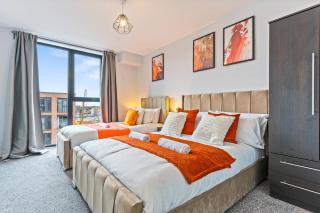 Vibrant Bliss - Luxury City Centre stay, SLEEPS 8, Central Location, BULLRING, Fully Equipped Kitchen, KING BED, 2 Bathrooms,Terrace city view, Free WIFI and Board Games - Birmingham - 8