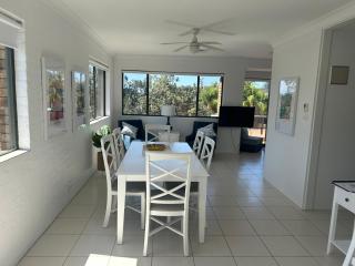 Beautiful and Bright Penthouse - Hawks Nest - 5
