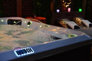 Suite Luxure : Nîmes, France - 1