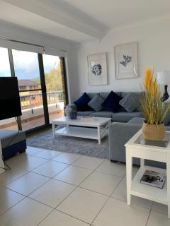 Beautiful and Bright Penthouse - Hawks Nest - 0