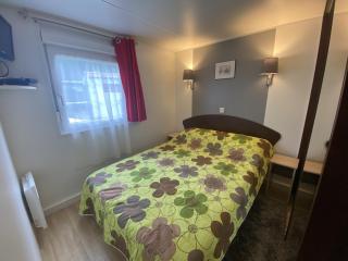 Mobile Home tout confort 4 pers, proche plage et centre, clim, TV, terrasse, parking - FR-1-709-75 - Fouras - 3