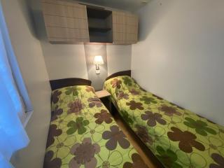 Mobile Home tout confort 4 pers, proche plage et centre, clim, TV, terrasse, parking - FR-1-709-75 - Fouras - 1