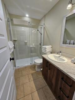 Spacious 2 Bedroom Loft Apt #7 - 8