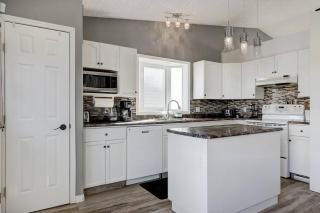 Bright and Spacious Home away from home - 6