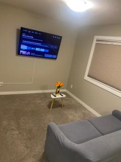 Harbour landing home with 2 living rooms, King bed and 2 car garage - Regina - 7