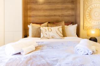 Central Oasis: Charming Studio with Backyard - 1