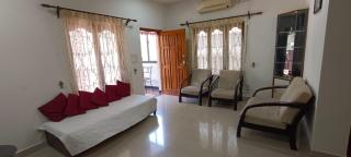Suburbs Holiday Home - 4
