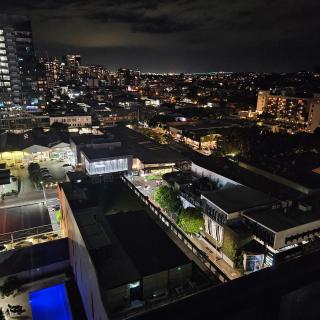 Private Bedroom & Bathroom in Shared Inner Brisbane Apartment - Brisbane - 2