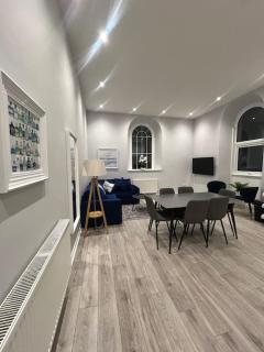 Welsh Getaway Apartment - Town Centre - Merthyr Tydfil - 0