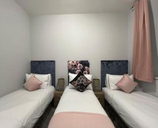 Welsh Getaway Apartment - Town Centre - Merthyr Tydfil - 1