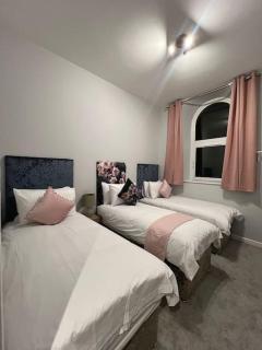 Welsh Getaway Apartment - Town Centre - Merthyr Tydfil - 2