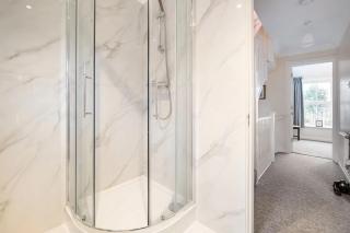 Spacious 4-bedroom townhouse in the city center with free parking - Oxford - 1