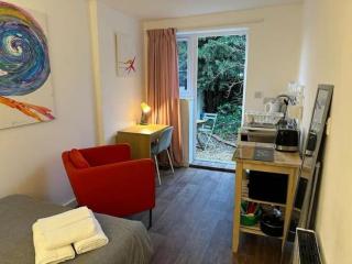 Brand new private studio flat, own entrance. - Bristol - 0