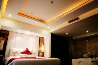 The Penthouse Hotel and Residences - 6