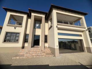 Villa on Dirk Smit Crescent - Alberton - 0
