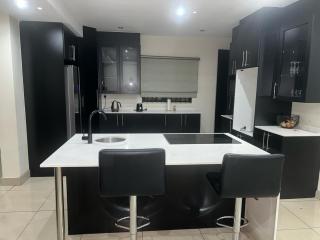 Villa on Dirk Smit Crescent - Alberton - 4