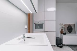 E3 Luxury OldTown Apt w Free Garage, Supermarket, FastWifi, Unlimited Music, Prime Video, Aircon - Košice - 4