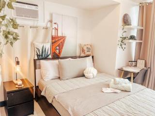 Modern Studio Unit in Viceroy McKinley Hill Taguig - Manila - 0