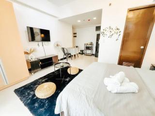 Modern Studio Unit in Viceroy McKinley Hill Taguig - Manila - 7