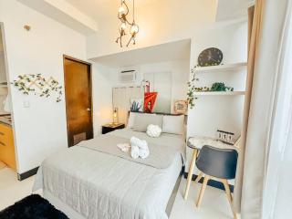 Modern Studio Unit in Viceroy McKinley Hill Taguig - Manila - 4