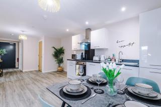 Deluxe New Build 2 Bedroom 2 Bathroom Apartment - Free Secure Parking - 0