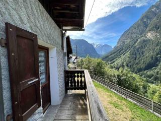 Mountain house with two barns and a garden - Planay - 1