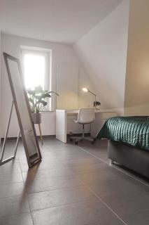 Modernes, zentrales Apartment in Troisdorf, Region Köln Bonn, 3 Etage, maximal für 4 Personen, Parkplatz & Netflix inklusive - Troisdorf - 2