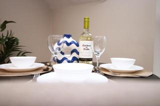 Modern 2 Bed Apartment With Parking - 5 Min To City Centre - By EKLIVING LUXE Short Lets & Serviced Accommodation - Cardiff - 5