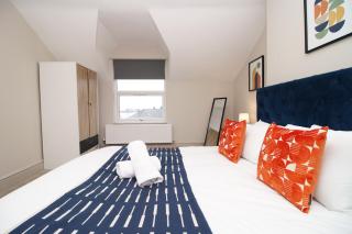 Modern 2 Bed Apartment With Parking - 5 Min To City Centre - By EKLIVING LUXE Short Lets & Serviced Accommodation - Cardiff - 1