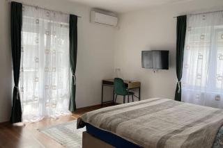 Beachside Bliss: 200m Away - Tivat - 2