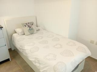 Stunning modern apartment with balcony - 8