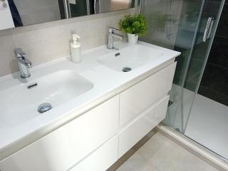 Stunning modern apartment with balcony - 3