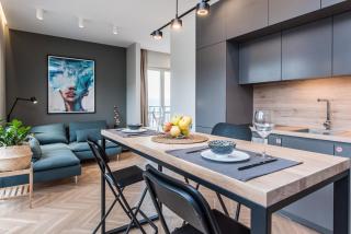 cohost I Trendy Apt w- Balcony & Garage Parking - 3