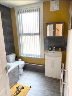 Comfy 3 Bedroom 2 bath House Near Leeds City Centrepiece - 8