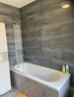 Comfy 3 Bedroom 2 bath House Near Leeds City Centrepiece - 7