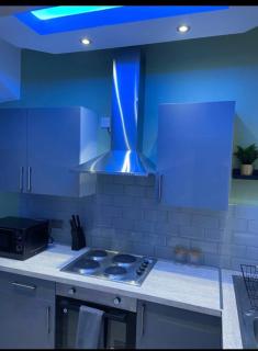 Comfy 3 Bedroom 2 bath House Near Leeds City Centrepiece - 2