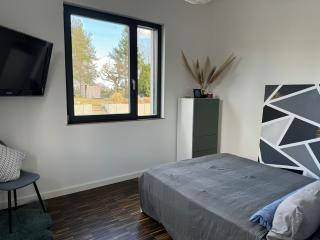 helle Ferienwohnung in Architektenhaus mit Garten und Pool - 1