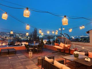 Waterfront Apartment by the Tram - Terrace with Dome & Golden Horn View in Fatih - Istanbul - 2