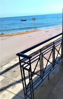 MODERN GROUND FLOOR APARTMENT ON the PEBBLES - Paralía Platánou - 7