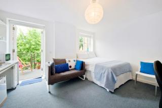 Zone 1! 2 bed duplex Apartment! - 4