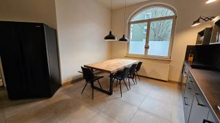 YFB-170m2 Apartment für bis zu 15, modern, 1min zu UBahn, Ruhige Lage, Parkplätze, WIFI, Netflix, Kindergerecht - Nuremberg - 2